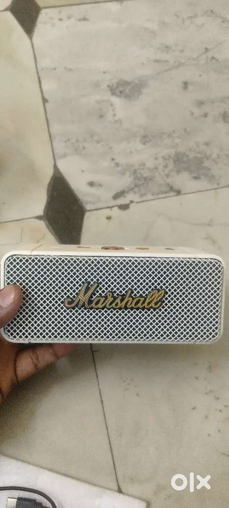Marshall Emberton speaker