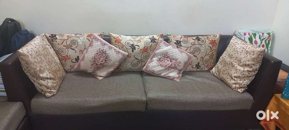 Six seater L shaped sofa 6years