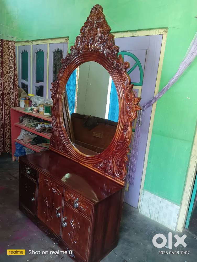 Dressing table