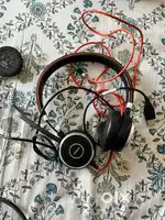 Router plus power bank plus 3 headphones plus wifi backup