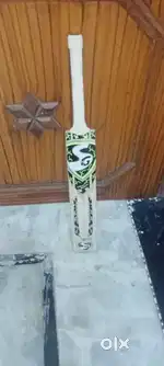 Circket bat very thick bottem and NEW codition bat price 1300