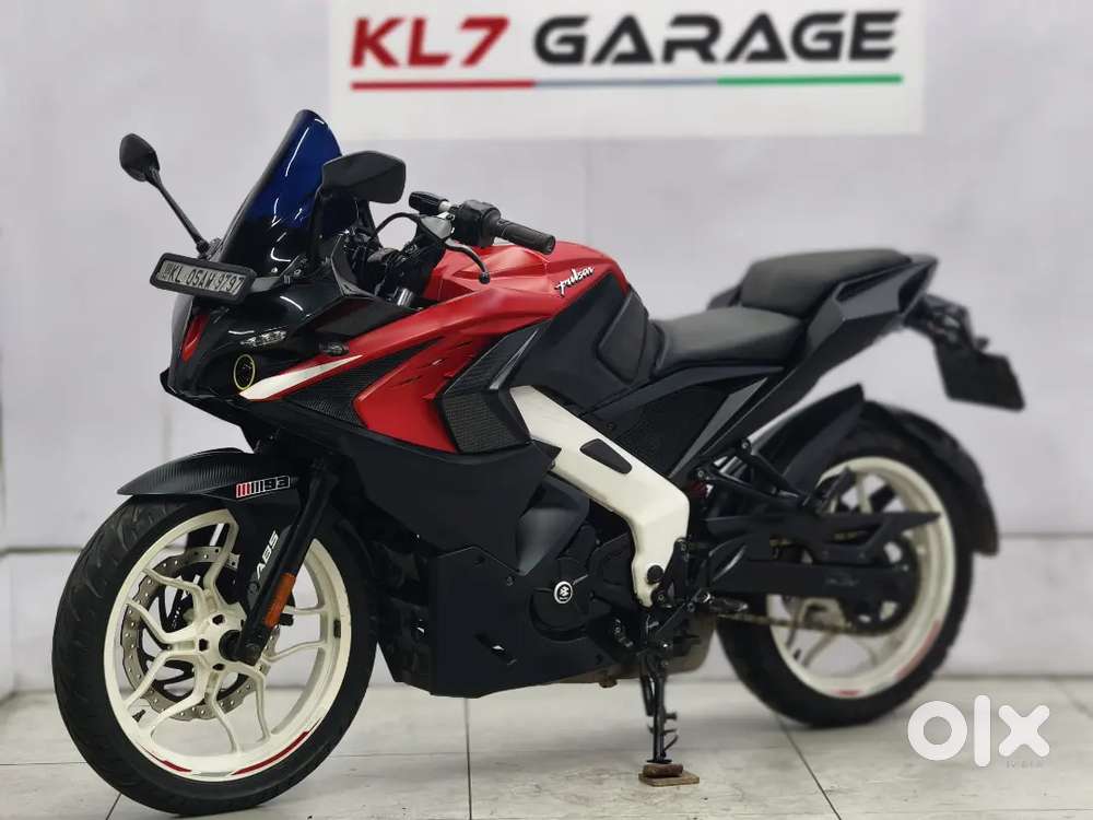 BAJAJ RS 200 BS6 ABS