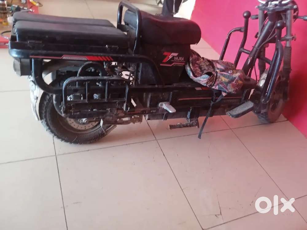 Ev vehicle technician