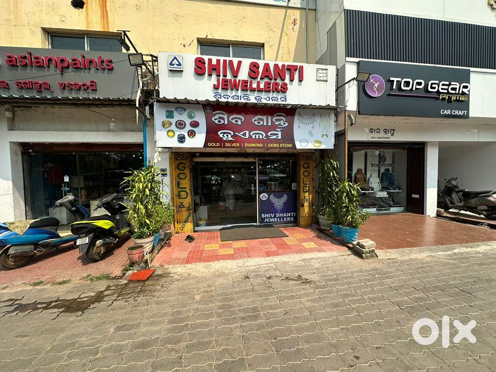 In jewellery line boy with minimum six month exp required