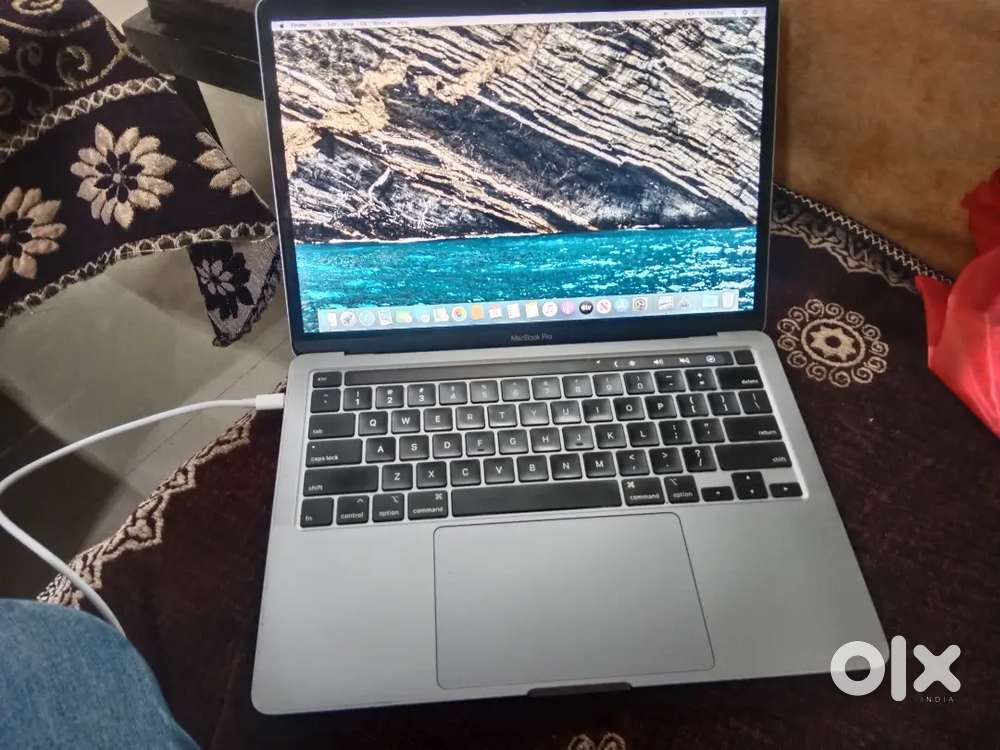 MACBOOK PRO EARLY 2020 I7  IN A++CONDITION