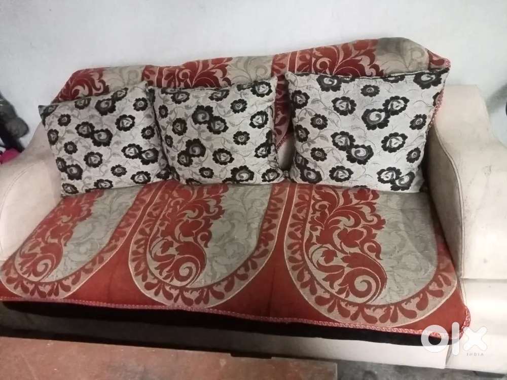 It is a very soft , spongey and classic set of sofa at a cheap price