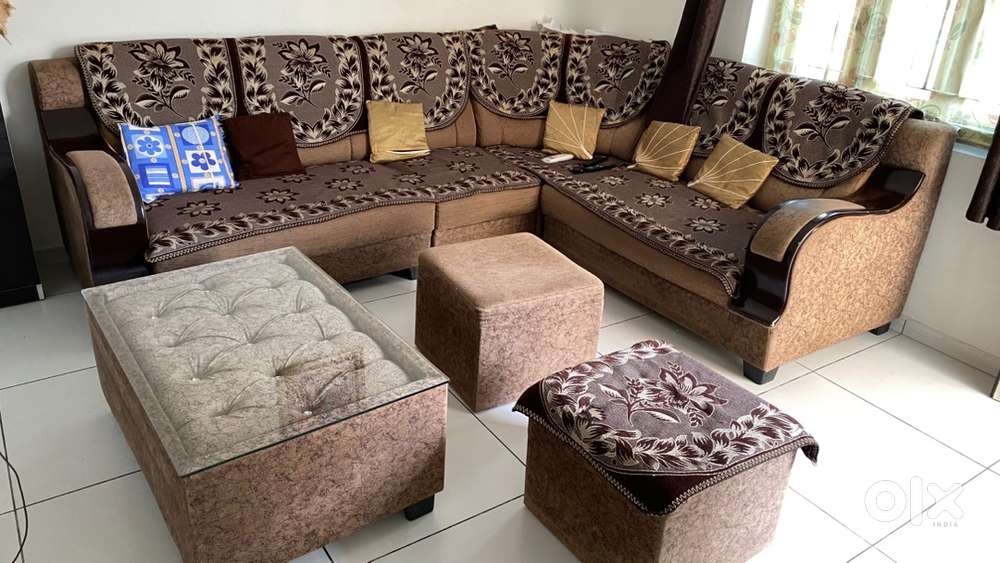 L shape sofa in excellent condition