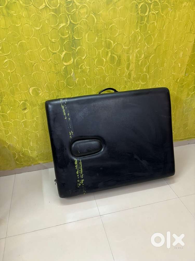 Folding Massage bed. Excellent condition. Single location used.