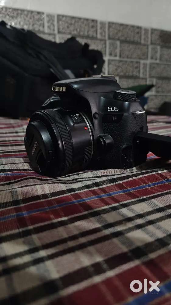 Canon 77d camera good condition 2 lens 2 battery 2 charger