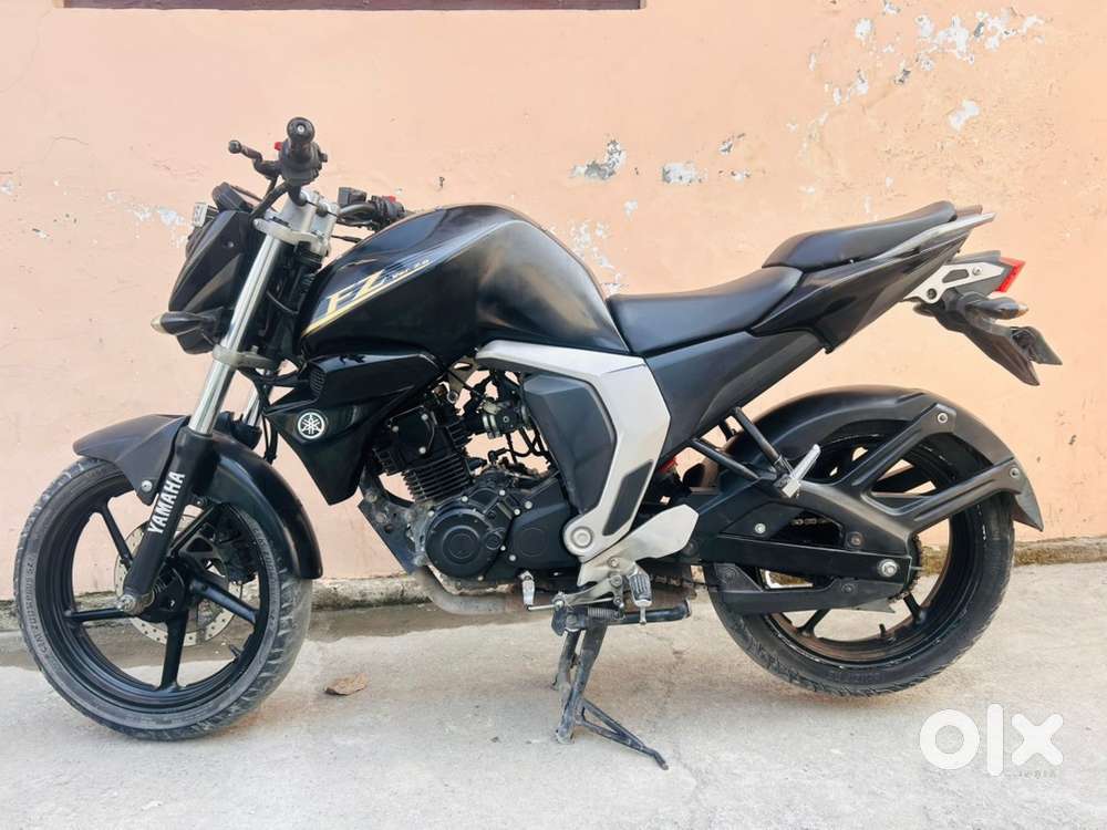 Yamaha fzs v2 black