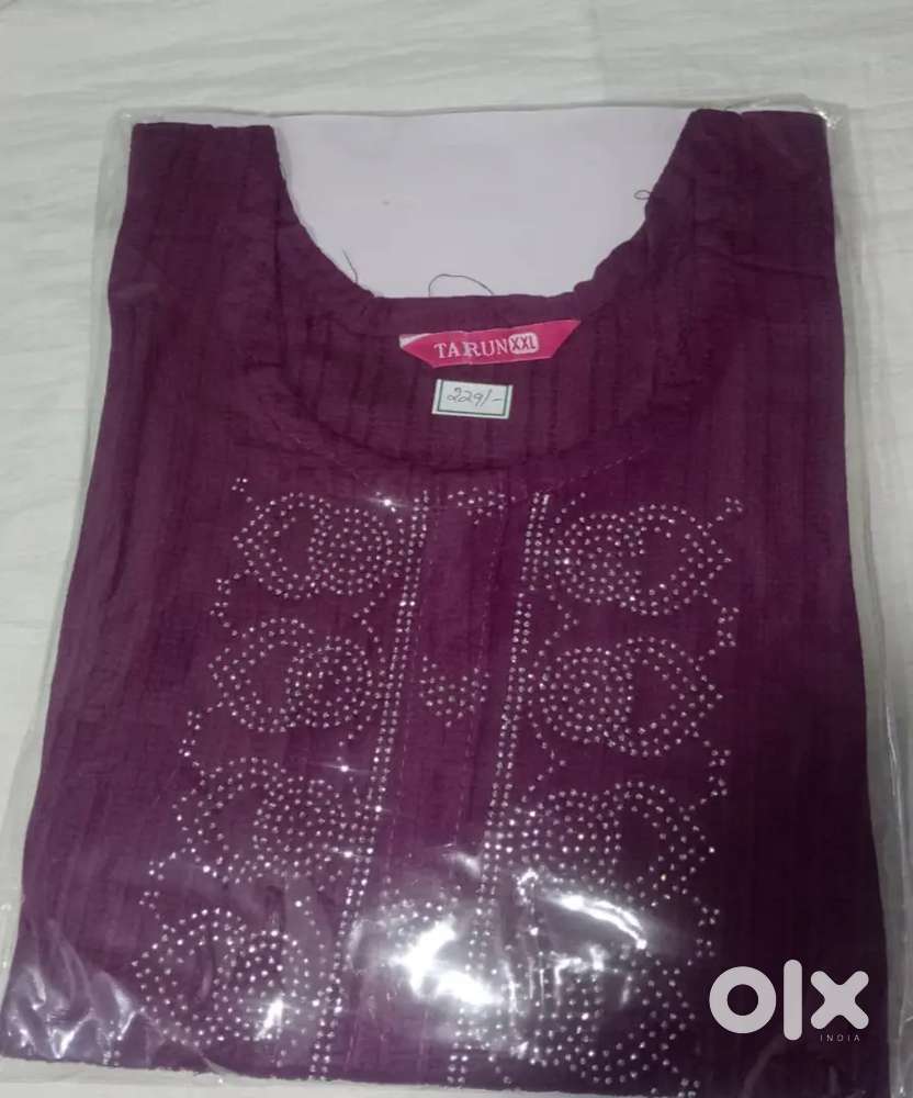 Clothes tops