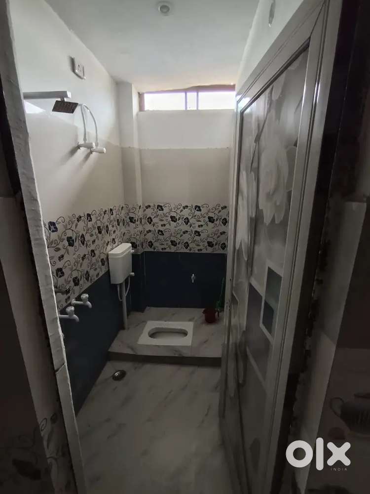 Apt is in centre and close to lulu mall medanta