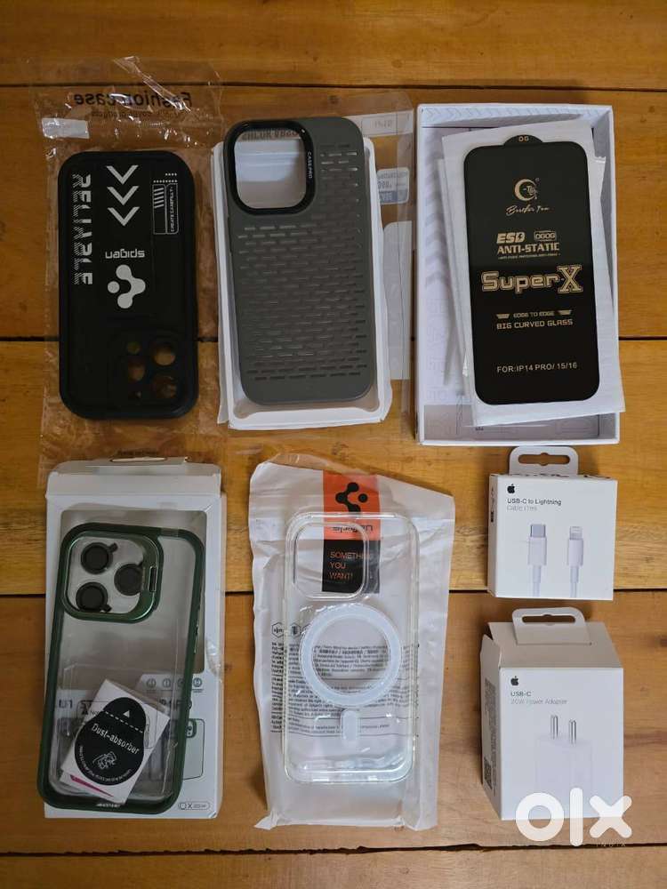 iPhone charger and spigen cases for iphone14 pro