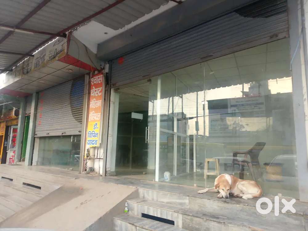 Comercial building Basement, ground floor, first two sides open