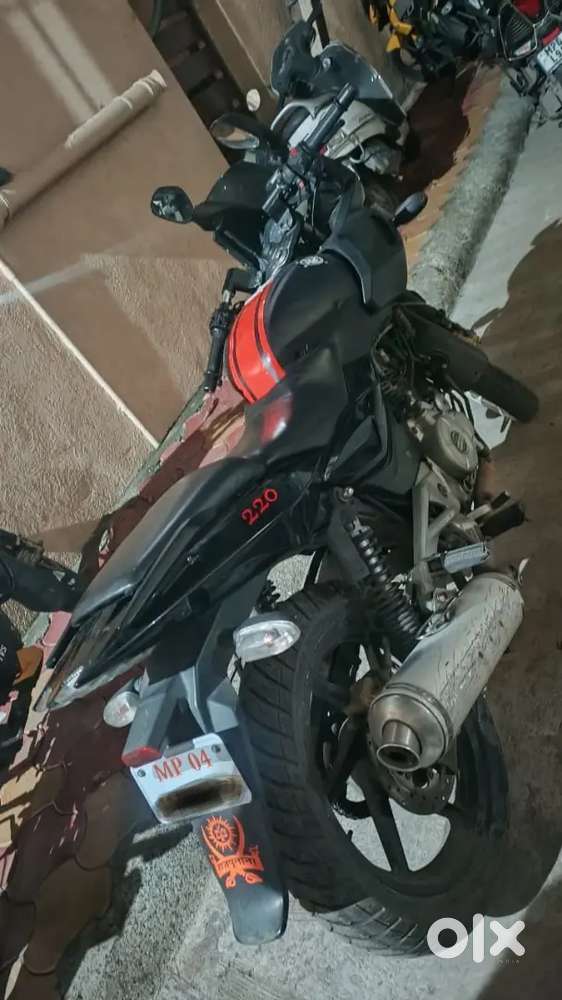 Full modified and recent full bike service in bajaj showroom.