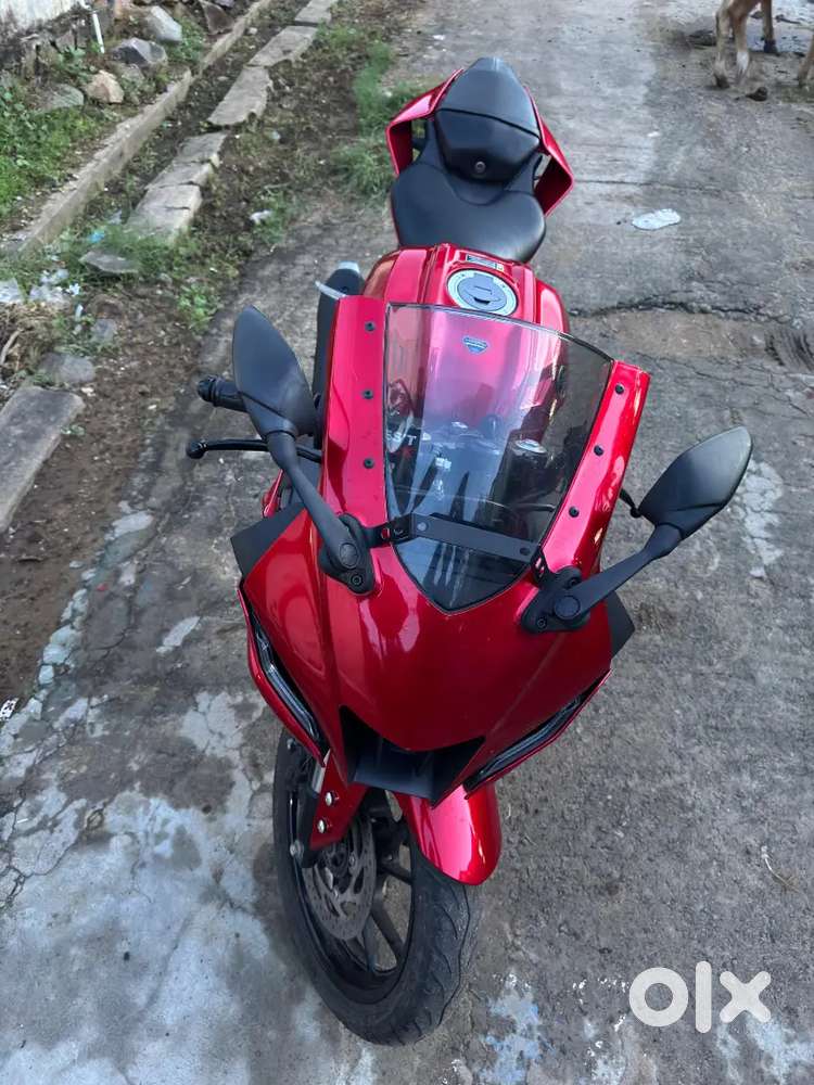 R15 V4  New Red colour metalic