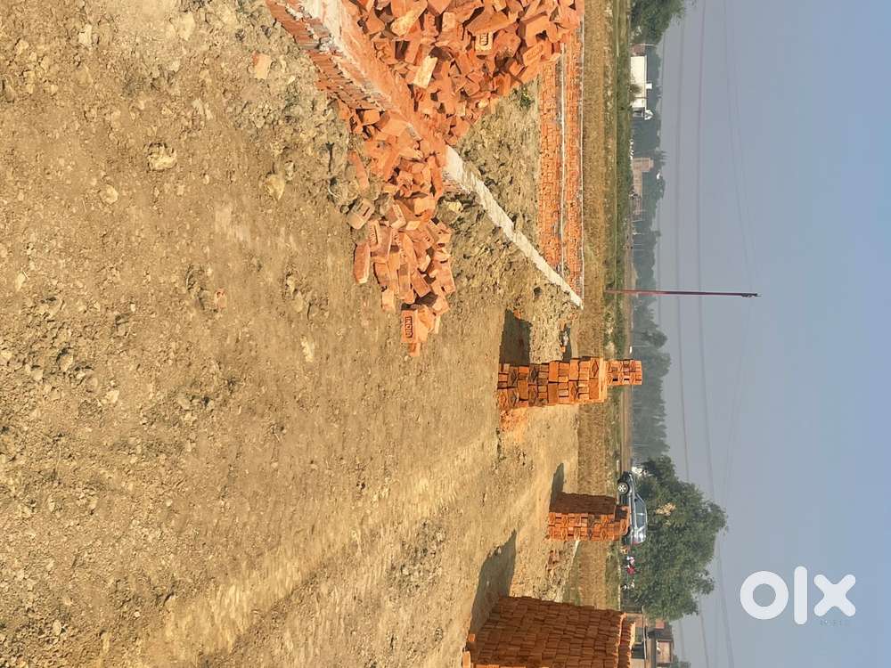 Plot sale near Metropolitan School