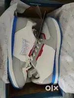 Aeropostale sneaker(fixed price)