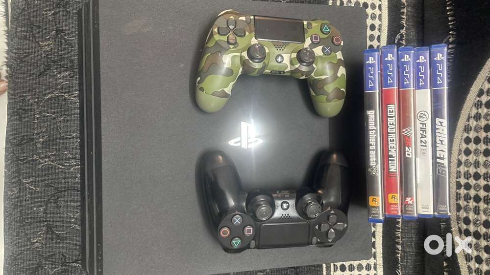 PLAYSTATION 4 Slim 1TB