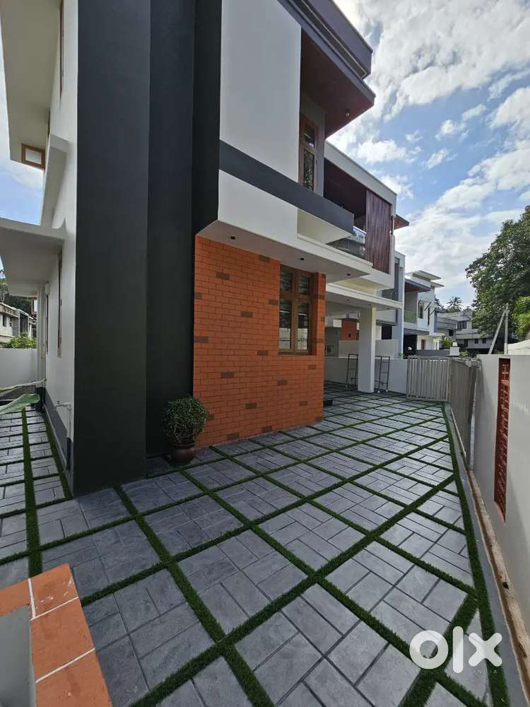 4BHK House 4 Sale Ernakulam Near Kakkanad InfoPark 4.5Cent 2000 Sqft