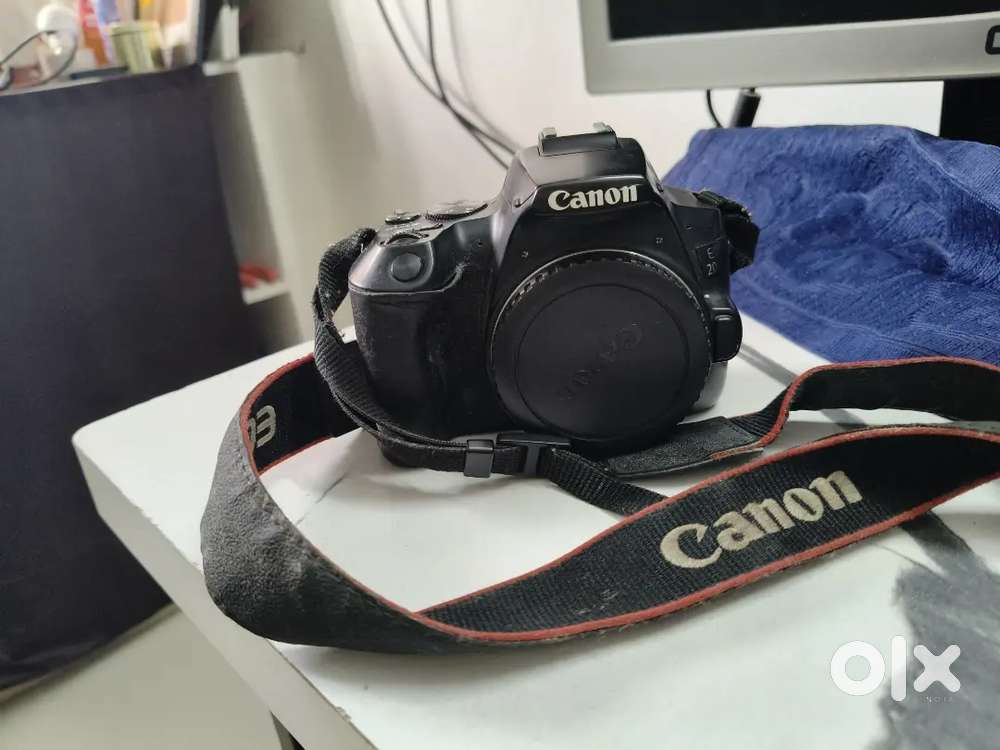 Canon 200 D 4K with 2 lens full kit with bag, card battery and charger