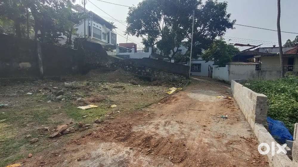 RESIDENTIAL PROPERTY FOR SALE IN NEAR PEROORKADA IN LOW BUDGET