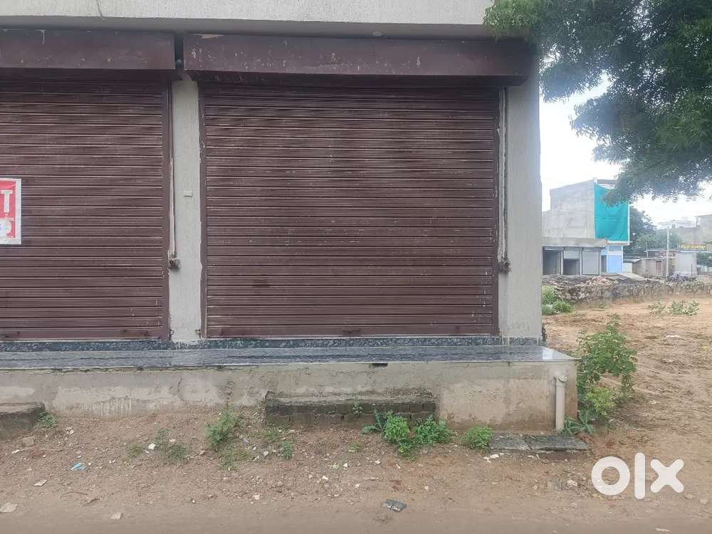 A 33×12 shop for rent