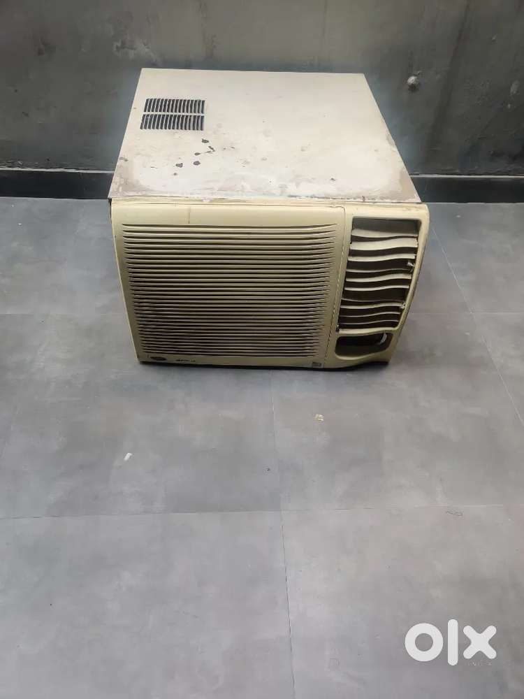 Carrier AC 1.5 Ton due to shifting