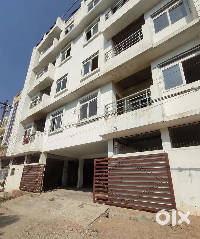 3 BHK luxury flat near LPS School Malhar station Lucknow