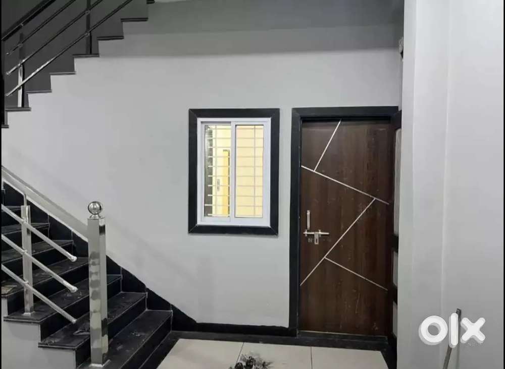 Independent flat near reddision squre