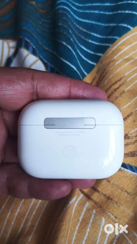 Apple Airpods pro2 and sony headphones available