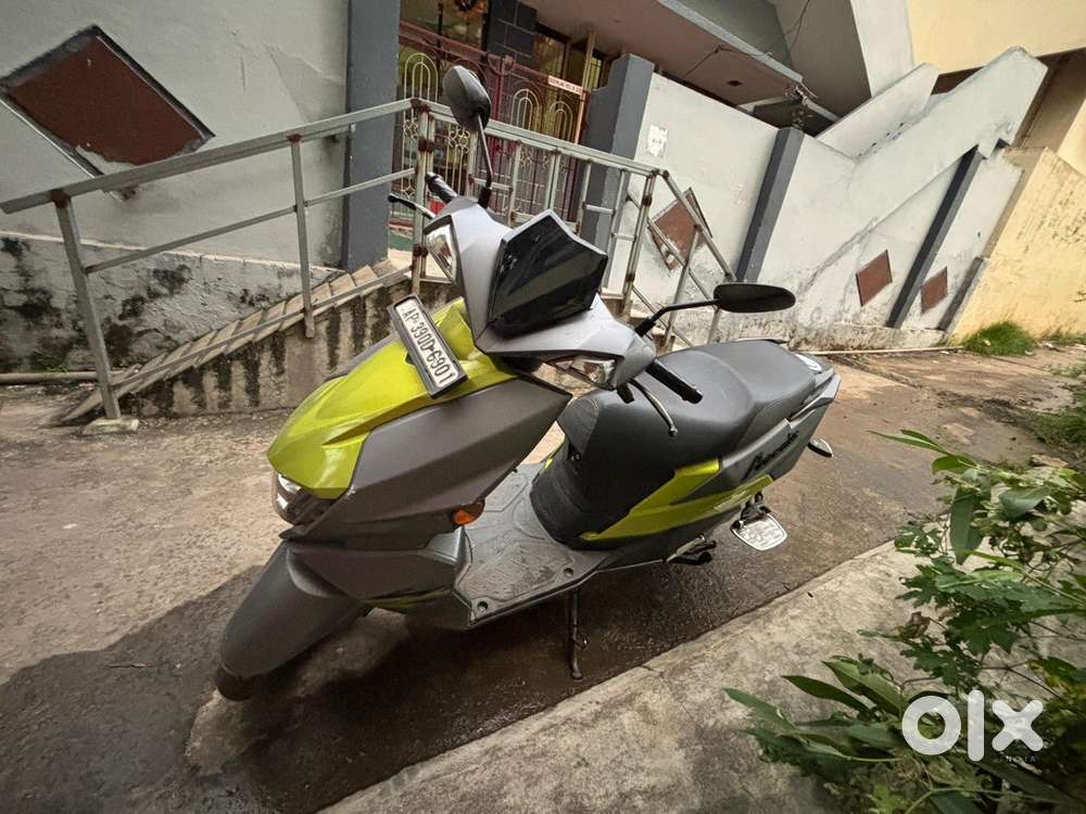 Suzuki Avenis