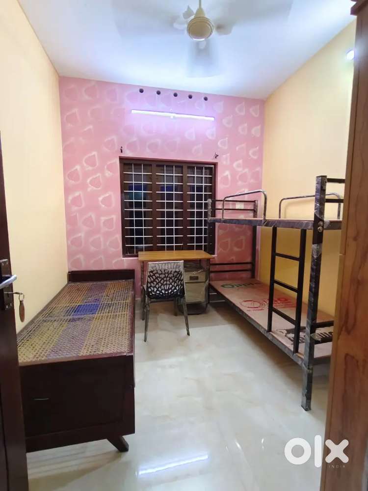 ₹8,000 PAYING GUEST