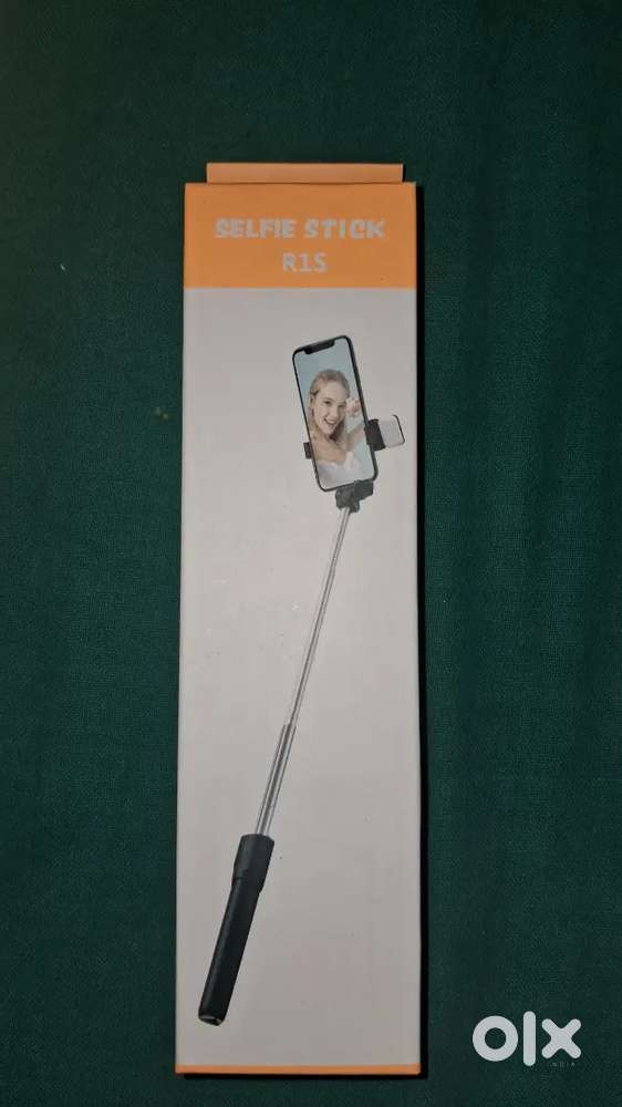Bluetooth selfie stick with tripods 100% New