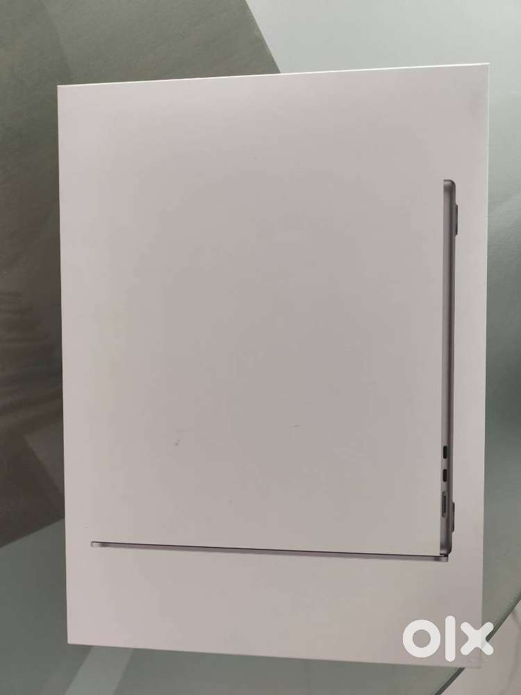 APPLE MACBOOK AIR - 15 INCH LAPTOP