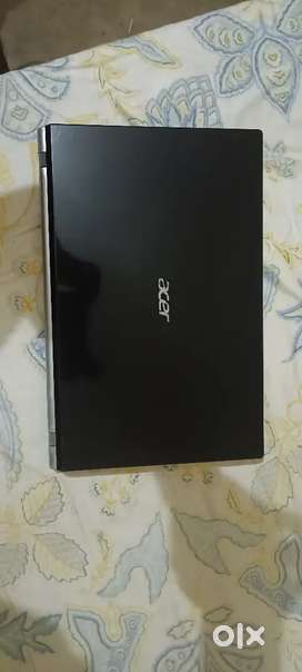 Acer laptop 4GB ram 1TB hard disc