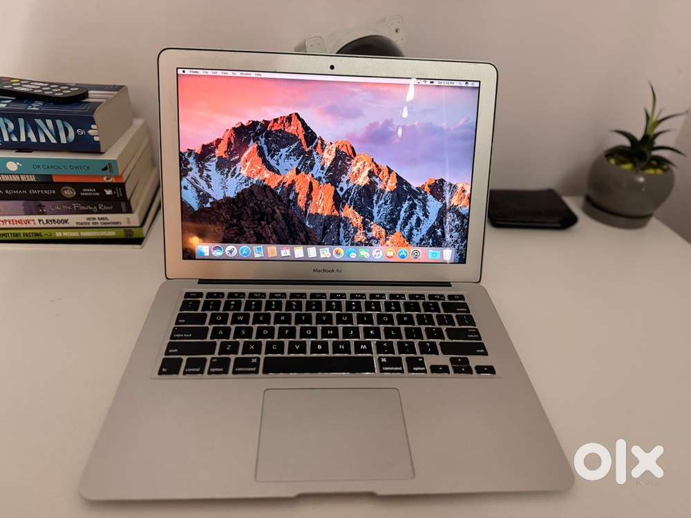 Apple MacBook Air (13-inch, 2017)