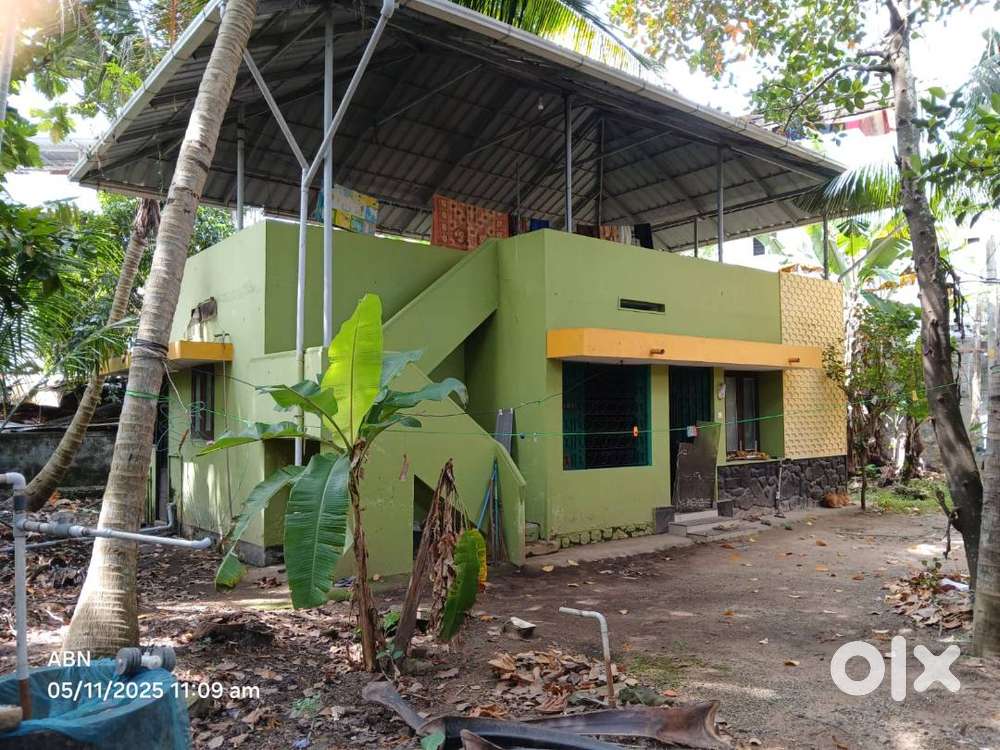 Trivandrum city plot and old house 5.5 cents