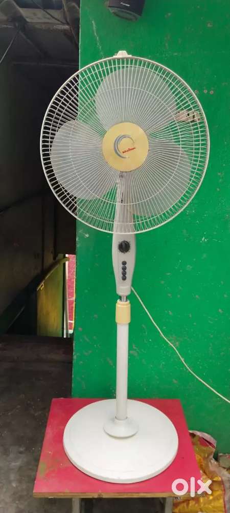 Khaitan pedestal fan