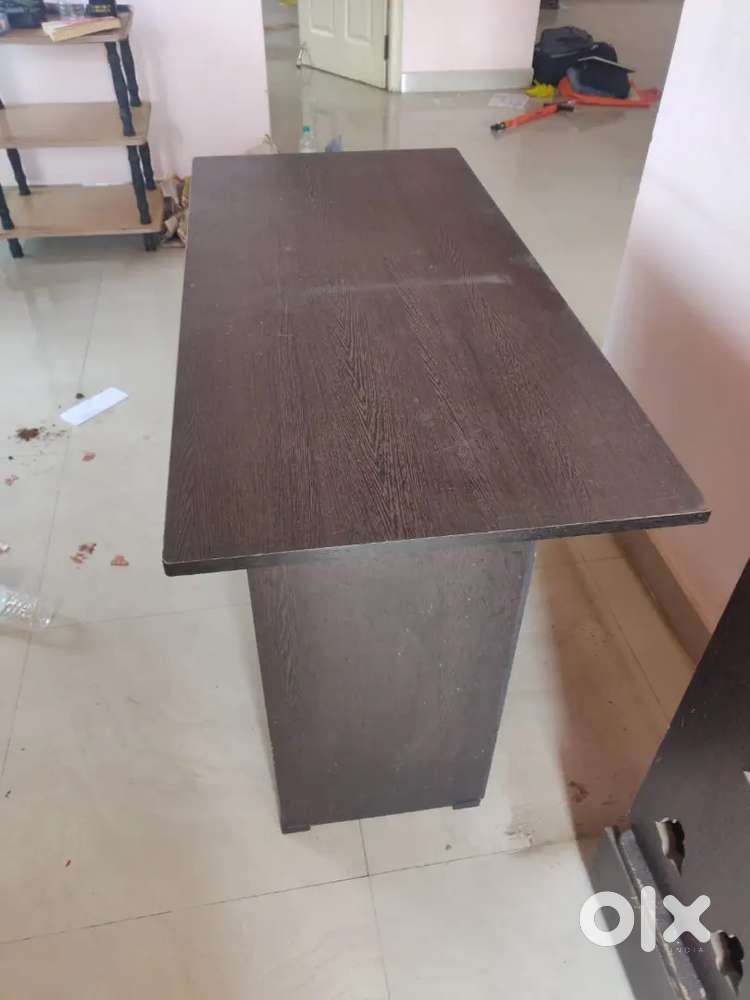 Computer Table with drawers