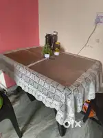 4 Siter Dinning table