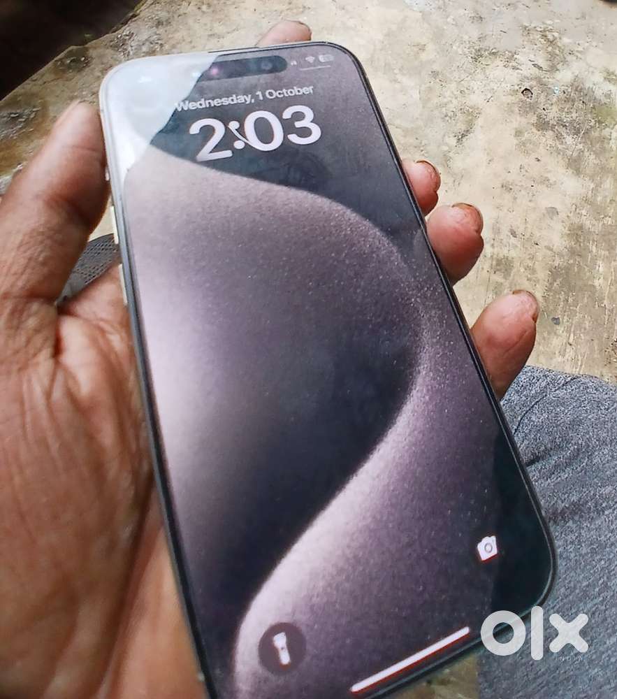 I phone 15 pro national titanium