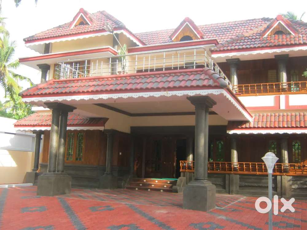 കെട്ടിടങ്ങളുടെ നിര്‍മ്മാണച്ചുമല നോക്കിനടത്തുന്നു.