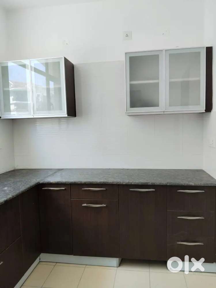 3bhk flat semi furnished independent