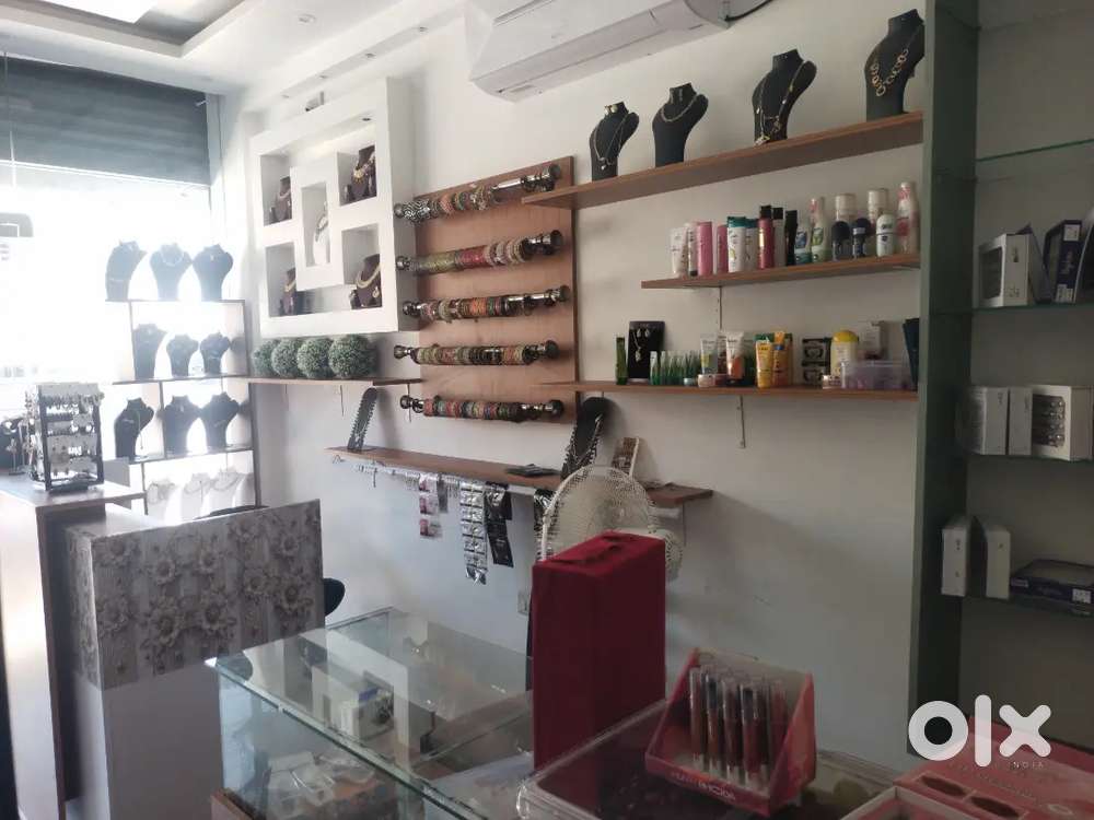 Shops racks and grids and goods for sale urgently