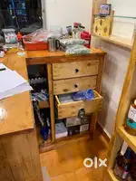 Wine store/bar counter & miniature/nips rack