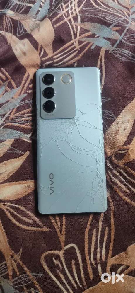 Vivo v27 good condition back glass broken