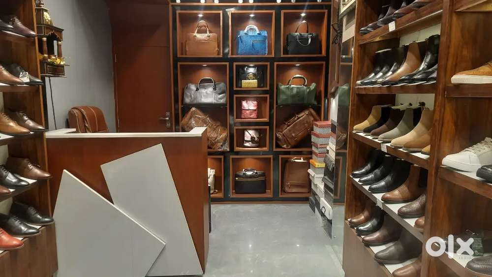 Ladki ki jarurat h shop k liye ager kisi ladki ko interested h job