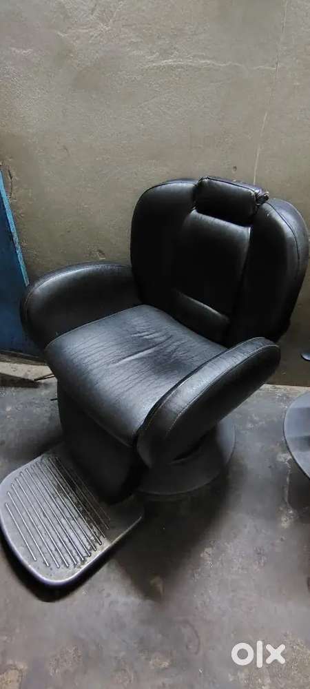 Salon chair