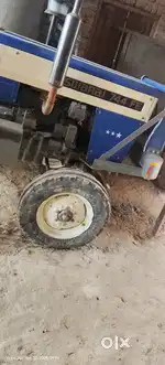 Tractor bech rhe hai